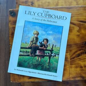Vintage 1992 The Lily Cupboard A Story Of The Holocaust (Holland) Paperback Book